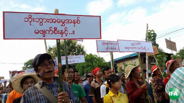 ahtet-hawkhan-hydropower-protest-620.jpg ahtet-hawkhan-hydropower-protest-620.jpg