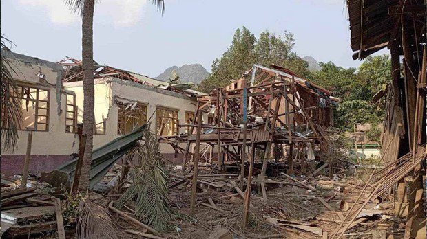 ကြာအင်းဆိပ်ကြီးမှာ လေကြောင်းတိုက်ခိုက်မှုကြောင့် အရပ်သားသုံးဦး ဒဏ်ရာရ ကြာအင်းဆိပ်ကြီးမှာ လေကြောင်းတိုက်ခိုက်မှုကြောင့် အရပ်သားသုံးဦး ဒဏ်ရာရ