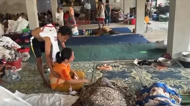 ဖာပွန်မှာ လေကြောင်းတိုက်ခိုက်မှုကြောင့် ရဟန်းတစ်ပါးအပါအဝင် ခြောက်ဦး သေဆုံး ဖာပွန်မှာ လေကြောင်းတိုက်ခိုက်မှုကြောင့် ရဟန်းတစ်ပါးအပါအဝင် ခြောက်ဦး သေဆုံး