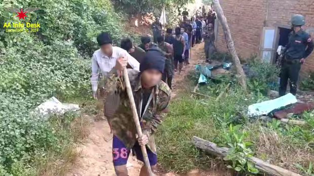 အမ်း နပခဌာနချုပ်က စစ်ကောင်စီတပ်သားတွေ လက်နက်ချတဲ့ ဗီဒီယိုရုပ်သံ AA ထုတ်ပြန် အမ်း နပခဌာနချုပ်က စစ်ကောင်စီတပ်သားတွေ လက်နက်ချတဲ့ ဗီဒီယိုရုပ်သံ AA ထုတ်ပြန်