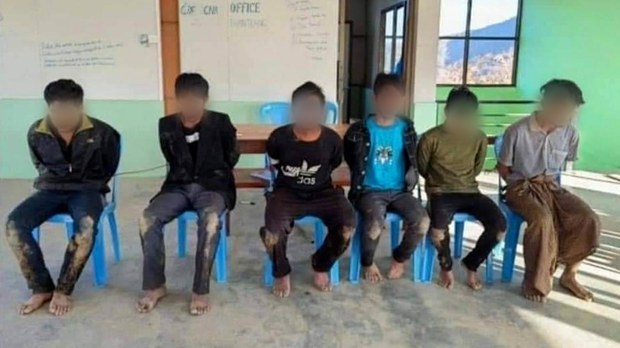 ထန်တလန် CB ဘဏ်က စစ်ကောင်စီတပ်သားတွေကို ဝင်ရောက်ဖမ်းဆီးခဲ့ကြောင်း CNF ပြော ထန်တလန် CB ဘဏ်က စစ်ကောင်စီတပ်သားတွေကို ဝင်ရောက်ဖမ်းဆီးခဲ့ကြောင်း CNF ပြော