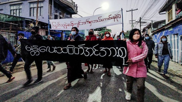 သပိတ်အင်အားစုဝင်တွေ အဖမ်းခံထားရ၊ ဆယ်ရက်ရှိပေမယ့် အဆက်အသွယ်မရ သပိတ်အင်အားစုဝင်တွေ အဖမ်းခံထားရ၊ ဆယ်ရက်ရှိပေမယ့် အဆက်အသွယ်မရ