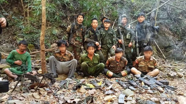ရှမ်း-ကယားနယ်စပ်တိုက်ပွဲမှာ စစ်ကောင်စီတပ်ခွဲမှူးအပါအဝင် ငါးဦးဖမ်းဆီးခံရ ရှမ်း-ကယားနယ်စပ်တိုက်ပွဲမှာ စစ်ကောင်စီတပ်ခွဲမှူးအပါအဝင် ငါးဦးဖမ်းဆီးခံရ
