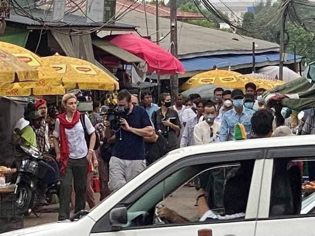 CNN သတင်းထောက်နဲ့ စကားပြောလို့ ဖမ်းဆီးခံရသူတွေ ပြန်မလွတ်သေး CNN သတင်းထောက်နဲ့ စကားပြောလို့ ဖမ်းဆီးခံရသူတွေ ပြန်မလွတ်သေး