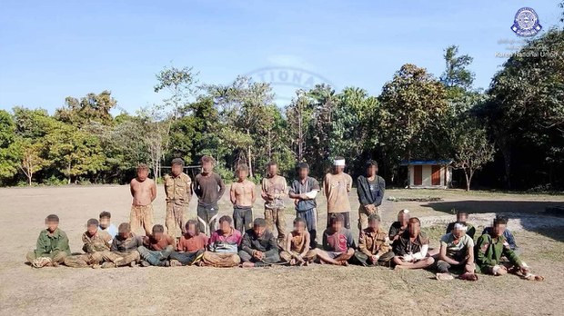 မဲပလီ စခန်းသိမ်းတိုက်ပွဲက စစ်ကောင်စီတပ်သား ၂၅ ဦး ဖမ်းမိ မဲပလီ စခန်းသိမ်းတိုက်ပွဲက စစ်ကောင်စီတပ်သား ၂၅ ဦး ဖမ်းမိ