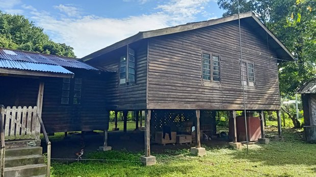 loikaw-house.jpg loikaw-house.jpg