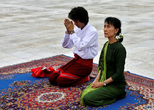 ဒေါ်အောင်ဆန်းစုကြည်မွေးနေ့မှာ လူချင်းတွေ့ ဆုတောင်းပေးချင်ကြောင်း ကင်မ်ပြော ဒေါ်အောင်ဆန်းစုကြည်မွေးနေ့မှာ လူချင်းတွေ့ ဆုတောင်းပေးချင်ကြောင်း ကင်မ်ပြော