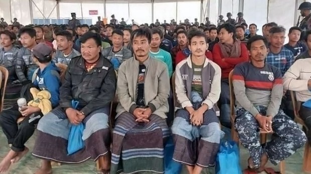 ဘင်္ဂလားဒေ့ရှ်ဘက် ထွက်ပြေးတဲ့ စစ်ကောင်စီတပ်ဖွဲ့ဝင် သုံးရာကျော်ကို ပြန်ပို့ ဘင်္ဂလားဒေ့ရှ်ဘက် ထွက်ပြေးတဲ့ စစ်ကောင်စီတပ်ဖွဲ့ဝင် သုံးရာကျော်ကို ပြန်ပို့