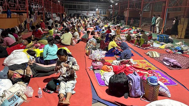 တိုက်ပွဲကြောင့် နှစ်ပတ်ကျော်အတွင်း ထွက်ပြေးရသူ နှစ်သိန်းကျော်လာပြီလို့ UNOCHA ပြော တိုက်ပွဲကြောင့် နှစ်ပတ်ကျော်အတွင်း ထွက်ပြေးရသူ နှစ်သိန်းကျော်လာပြီလို့ UNOCHA ပြော