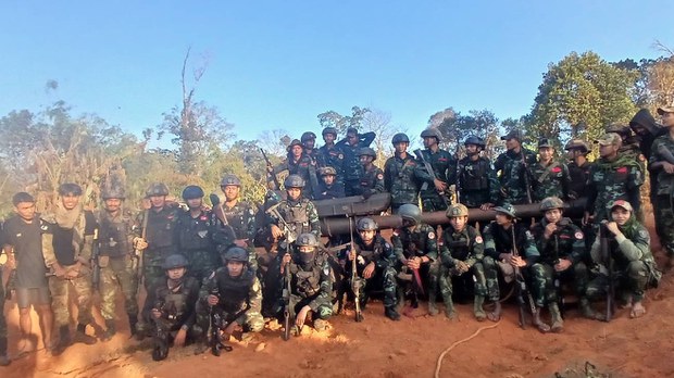 မဲပလီစခန်းသိမ်းတိုက်ပွဲအတွင်း ဗိုလ်ကြီးတစ်ဦးအပါအဝင် စစ်ကောင်စီတပ်သား ၂၇ ဦး ဖမ်းဆီးခံရ မဲပလီစခန်းသိမ်းတိုက်ပွဲအတွင်း ဗိုလ်ကြီးတစ်ဦးအပါအဝင် စစ်ကောင်စီတပ်သား ၂၇ ဦး ဖမ်းဆီးခံရ