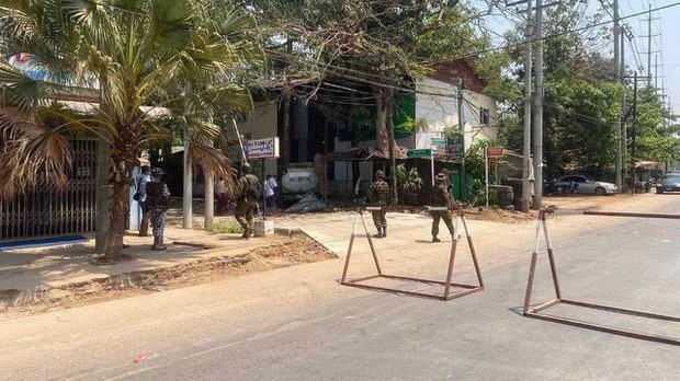 မင်္ဂလာဒုံလေတပ်နဲ့ ကြံ့ခိုင်ဖွံ့ဖြိုးရေးပါတီရုံး ဗုံးပစ်တိုက်ခိုက်ခံရ မင်္ဂလာဒုံလေတပ်နဲ့ ကြံ့ခိုင်ဖွံ့ဖြိုးရေးပါတီရုံး ဗုံးပစ်တိုက်ခိုက်ခံရ