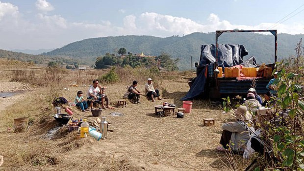 နမ့်ဖတ်ကာမှာ လက်ပစ်ဗုံးကို ဆော့ကစားမိလို့ ကလေးငါးဦး ဒဏ်ရာရ နမ့်ဖတ်ကာမှာ လက်ပစ်ဗုံးကို ဆော့ကစားမိလို့ ကလေးငါးဦး ဒဏ်ရာရ