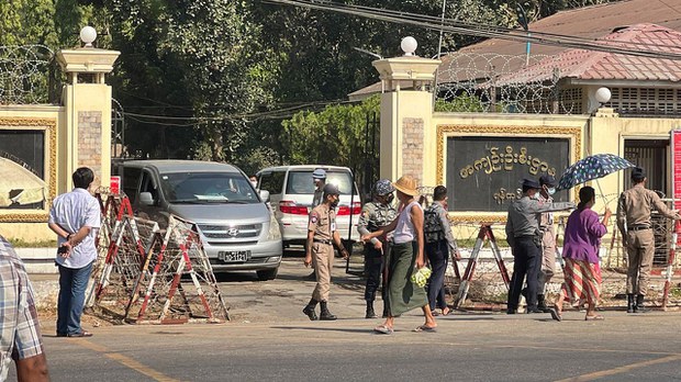 အင်းစိန်ထောင်အနီး တစ်မနက်တည်း ဗုံးလေးကြိမ်ပေါက်