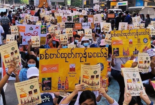 စစ်တပ်နဲ့ဆက်စပ်တဲ့ စီးပွားရေး ၃၃ ခု ကို သပိတ်မှောက်ဖို့ Burma Campaign UK တိုက်တွန်း စစ်တပ်နဲ့ဆက်စပ်တဲ့ စီးပွားရေး ၃၃ ခု ကို သပိတ်မှောက်ဖို့ Burma Campaign UK တိုက်တွန်း