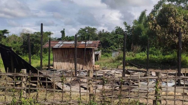 မိုးမောက်မြို့နယ် ဒေါ့ဖုန်းယန်မြို့က ဒိန်ဂါရွာ ရွာလုံးကျွတ် မီးရှို့ခံရ မိုးမောက်မြို့နယ် ဒေါ့ဖုန်းယန်မြို့က ဒိန်ဂါရွာ ရွာလုံးကျွတ် မီးရှို့ခံရ