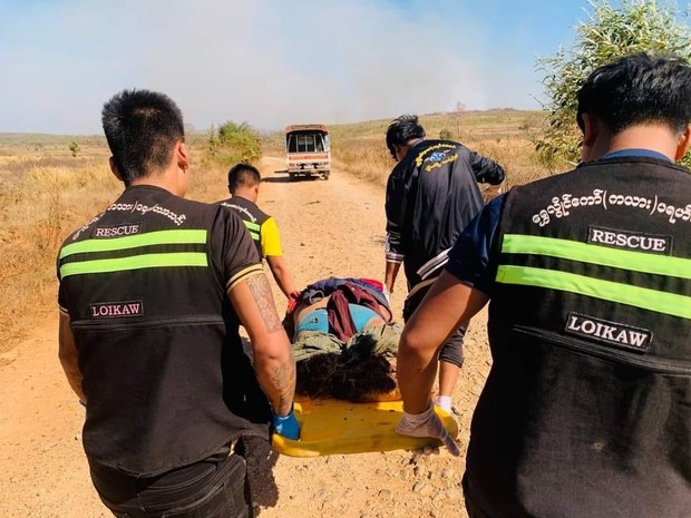 လွိုင်ကော်မှာ အရပ်သားကား မိုင်းထိလို့ လေးဦးသေ၊ နှစ်ဦးဒဏ်ရာပြင်းထန် လွိုင်ကော်မှာ အရပ်သားကား မိုင်းထိလို့ လေးဦးသေ၊ နှစ်ဦးဒဏ်ရာပြင်းထန်