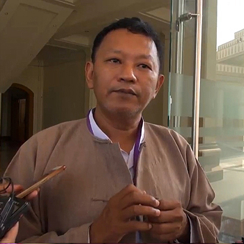 နိုင်ငံရေးအကျဉ်းသားများ ကူညီစောင့်ရှောက်ရေးအသင်း AAPP ကို တွဲဖက်အတွင်းရေးမှူး ဦးဘိုကြည် ကို တွေ့ရစဉ်