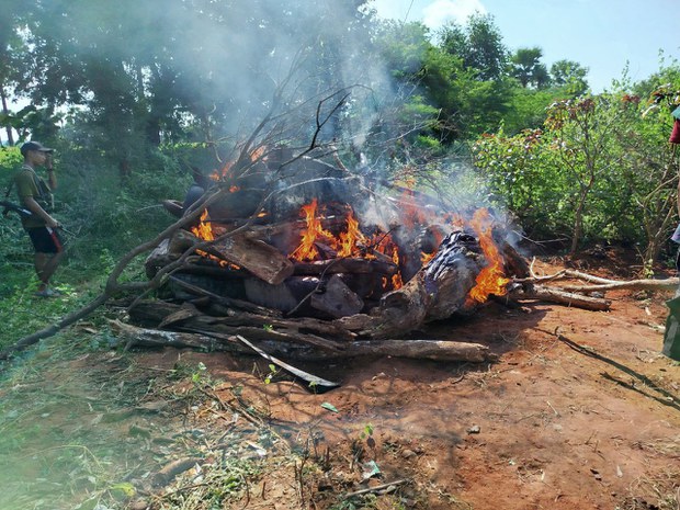 ချောက်မှာ လေကြောင်းတိုက်ခိုက်မှုကြောင့် အရပ်သားနှစ်ဦးအပါအဝင် ငါးဦးသေဆုံး ချောက်မှာ လေကြောင်းတိုက်ခိုက်မှုကြောင့် အရပ်သားနှစ်ဦးအပါအဝင် ငါးဦးသေဆုံး