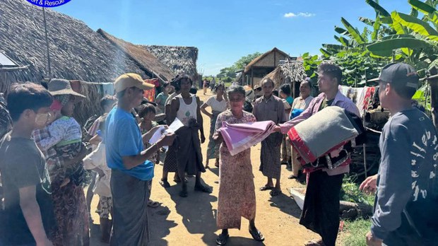 ချောင်းဦးက စစ်ဘေးဒုက္ခသည်တွေ အရေးပေါ်အကူအညီ လိုအပ်နေ ချောင်းဦးက စစ်ဘေးဒုက္ခသည်တွေ အရေးပေါ်အကူအညီ လိုအပ်နေ