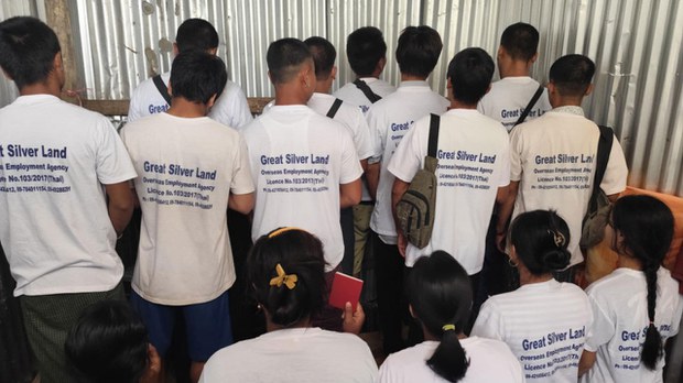 ချင်းမိုင်မြို့မှာ MOU စာချုပ်နဲ့သွားတဲ့ မြန်မာအလုပ်သမားတွေ လုပ်ခလစာမရ ချင်းမိုင်မြို့မှာ MOU စာချုပ်နဲ့သွားတဲ့ မြန်မာအလုပ်သမားတွေ လုပ်ခလစာမရ