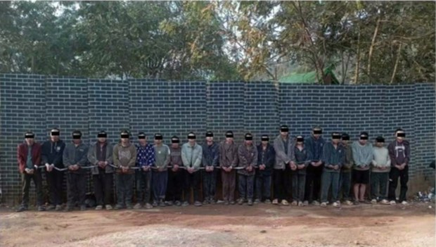 မိုင်းရယ်မြို့နယ်မှာ အွန်လိုင်းငွေလိမ်လုပ်ငန်းလုပ်ကိုင်တဲ့ တရုတ်နိုင်ငံသား ၂၁ ဦးကို ဖမ်းမိ မိုင်းရယ်မြို့နယ်မှာ အွန်လိုင်းငွေလိမ်လုပ်ငန်းလုပ်ကိုင်တဲ့ တရုတ်နိုင်ငံသား ၂၁ ဦးကို ဖမ်းမိ