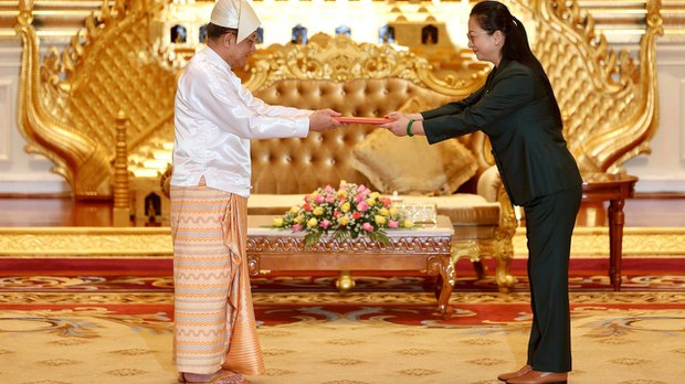 တရုတ်စီမံကိန်းတွေကို အစွမ်းကုန်ကာကွယ်သွားမယ်လို့ စစ်ကောင်စီ ဥက္ကဋ္ဌ ကတိပြု တရုတ်စီမံကိန်းတွေကို အစွမ်းကုန်ကာကွယ်သွားမယ်လို့ စစ်ကောင်စီ ဥက္ကဋ္ဌ ကတိပြု