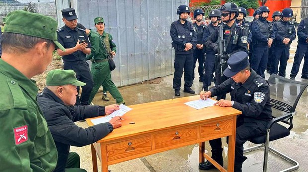 တရားမဝင် ဝင်ရောက်နေတဲ့ တရုတ်နိုင်ငံသားတွေကို လွှဲပြောင်းပေးနေကြောင်း စစ်ကောင်စီပြော တရားမဝင် ဝင်ရောက်နေတဲ့ တရုတ်နိုင်ငံသားတွေကို လွှဲပြောင်းပေးနေကြောင်း စစ်ကောင်စီပြော