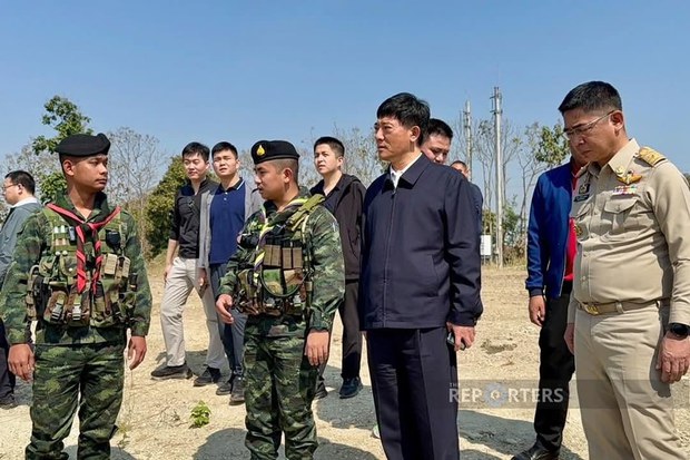 ငွေလိမ်ဂိုဏ်းမှာ ပိတ်မိနေသူတွေ လွတ်မြောက်ရေး မဲဆောက်မြို့မှာ ထိုင်းနဲ့ တရုတ်ဆွေးနွေး ငွေလိမ်ဂိုဏ်းမှာ ပိတ်မိနေသူတွေ လွတ်မြောက်ရေး မဲဆောက်မြို့မှာ ထိုင်းနဲ့ တရုတ်ဆွေးနွေး