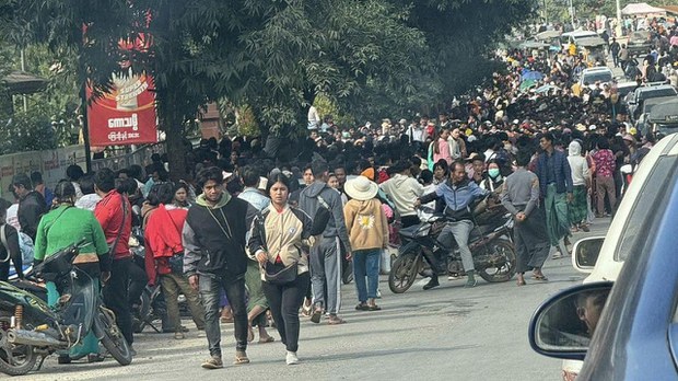 နေ့စဉ် မြန်မာနိုင်ငံသားခုနစ်ထောင်ခန့် တရုတ်နိုင်ငံထဲ ဝင်ခွင့်ရဖို့ ကြိုးစားနေ နေ့စဉ် မြန်မာနိုင်ငံသားခုနစ်ထောင်ခန့် တရုတ်နိုင်ငံထဲ ဝင်ခွင့်ရဖို့ ကြိုးစားနေ