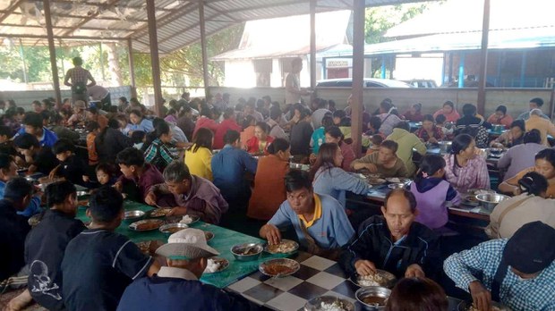 ၁၀၅ မိုင်တိုက်ပွဲမှာ ပိတ်မိနေသူတွေကို ကယ်ထုတ်ဖို့ အခက်တွေ့နေ ၁၀၅ မိုင်တိုက်ပွဲမှာ ပိတ်မိနေသူတွေကို ကယ်ထုတ်ဖို့ အခက်တွေ့နေ