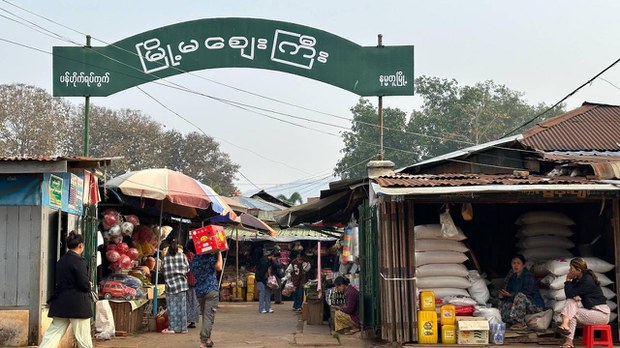 ကားလမ်းတွေ ဖျက်ဆီးခံရပြီးနောက် ကွတ်ခိုင်နဲ့နမ္မတူမှာ ကုန်ဈေးနှုန်းတွေ မြင့်တက်