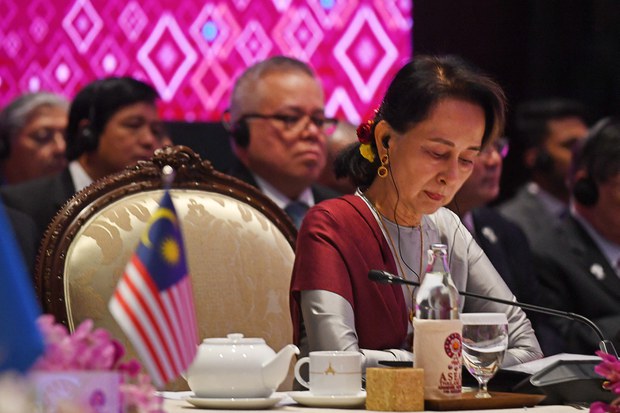ဒေါ်အောင်ဆန်းစုကြည် အဂတိမှုနဲ့ ထောင်ငါးနှစ် ထပ်ချခံရ ဒေါ်အောင်ဆန်းစုကြည် အဂတိမှုနဲ့ ထောင်ငါးနှစ် ထပ်ချခံရ