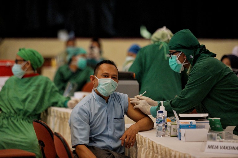 2021-02-05T070755Z_906852999_RC27ML9LFWPX_RTRMADP_3_INDONESIA-VACCINE-ROLLOUT.JPG 2021-02-05T070755Z_906852999_RC27ML9LFWPX_RTRMADP_3_INDONESIA-VACCINE-ROLLOUT.JPG