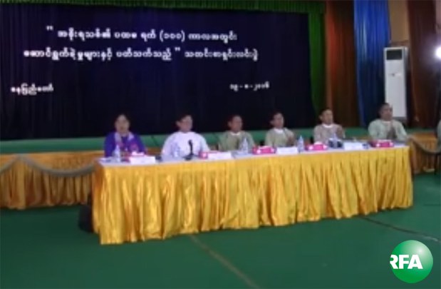 govt-100day-press-620.jpg govt-100day-press-620.jpg