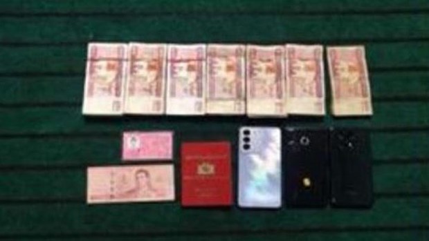 စီးပွားရေးလုပ်ငန်းရှင်တွေကို ခြိမ်းခြောက်ငွေတောင်းသူ နှစ်ဦးကို စစ်ကောင်စီ ဖမ်းဆီး စီးပွားရေးလုပ်ငန်းရှင်တွေကို ခြိမ်းခြောက်ငွေတောင်းသူ နှစ်ဦးကို စစ်ကောင်စီ ဖမ်းဆီး