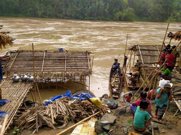 မုန်တိုင်းကြောင့် စစ်ဘေးဒုက္ခသည် ၈၀ ကျော် အကူအညီလိုနေ မုန်တိုင်းကြောင့် စစ်ဘေးဒုက္ခသည် ၈၀ ကျော် အကူအညီလိုနေ
