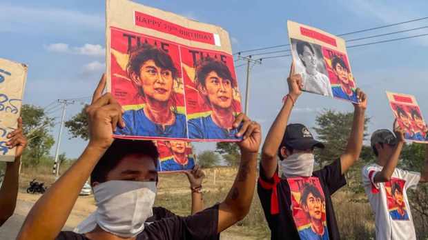 ဒေါ်အောင်ဆန်းစုကြည် မွေးနေ့အကြို ဒေသတချို့မှာ ဆန္ဒပြ ဒေါ်အောင်ဆန်းစုကြည် မွေးနေ့အကြို ဒေသတချို့မှာ ဆန္ဒပြ