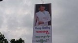 ဒေါ်အောင်ဆန်းစုကြည် မွေးနေ့ ဗီနိုင်းချိတ်ဆွဲထားတဲ့အနီးက ဈေးသည်တွေ အစစ်ဆေးခံလိုက်ရ