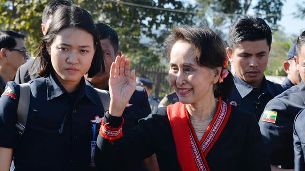 ဒေါ်အောင်ဆန်းစုကြည်ရဲ့ သက်တော်စောင့် ဒုရဲအုပ် ချယ်ရီထက် ထပ်မံချုပ်နှောင်ခံထားရ ဒေါ်အောင်ဆန်းစုကြည်ရဲ့ သက်တော်စောင့် ဒုရဲအုပ် ချယ်ရီထက် ထပ်မံချုပ်နှောင်ခံထားရ