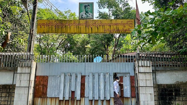 ခြံအမှတ် (၅၄) ကို ဈေးလျှော့ပြီး ထပ်မံ လေလံတင်ဖို့ တရားရုံး ဆုံးဖြတ် ခြံအမှတ် (၅၄) ကို ဈေးလျှော့ပြီး ထပ်မံ လေလံတင်ဖို့ တရားရုံး ဆုံးဖြတ်