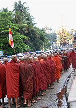 monks_shwedagon_150px.jpg monks_shwedagon_150px.jpg