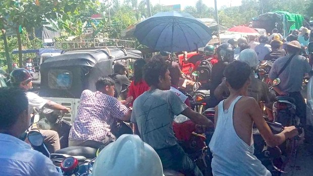 ငပလီမှာ စက်သုံးဆီနဲ့ ရိက္ခာ ပြတ်လပ်လာပြီး အချို့နေရာတွေမှာ တန်းစီပြီး စျေးကြီးပေးဝယ်နေရ ငပလီမှာ စက်သုံးဆီနဲ့ ရိက္ခာ ပြတ်လပ်လာပြီး အချို့နေရာတွေမှာ တန်းစီပြီး စျေးကြီးပေးဝယ်နေရ