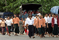 supporters_of_Suu_Kyi_200px.jpg supporters_of_Suu_Kyi_200px.jpg