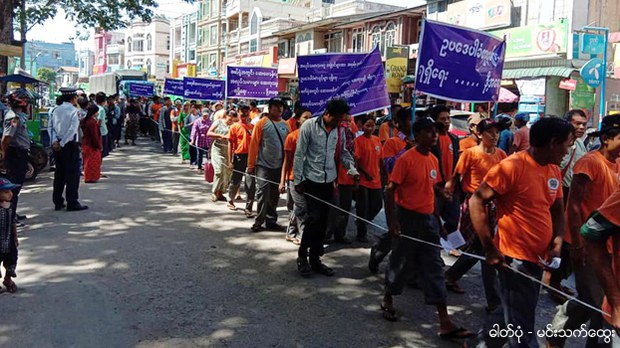 2rhino-cement-factory-protest-622.jpg 2rhino-cement-factory-protest-622.jpg