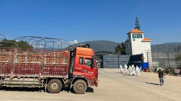 ကျင်စန်းကျော့ဂိတ်ကနေ တရုတ်နိုင်ငံထဲကို ယာဉ်မောင်းအစားထိုးစနစ်နဲ့ ဝင်ခွင့်ပြု ကျင်စန်းကျော့ဂိတ်ကနေ တရုတ်နိုင်ငံထဲကို ယာဉ်မောင်းအစားထိုးစနစ်နဲ့ ဝင်ခွင့်ပြု