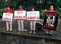 singapore_protest_200px.jpg singapore_protest_200px.jpg