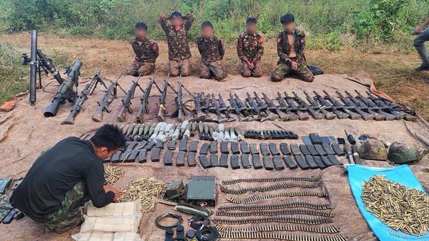 ကယားပြည်နယ် မြို့တော်လွိုင်ကော်မှာ တိုက်ပွဲပြင်းထန်နေ ကယားပြည်နယ် မြို့တော်လွိုင်ကော်မှာ တိုက်ပွဲပြင်းထန်နေ