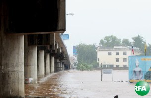 thai-burma-border-bridge-305.JPG thai-burma-border-bridge-305.JPG