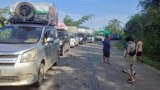 မြေပြိုပြီး လမ်းပိတ်နေတာကြောင့် နောင်မွန်မြို့မှာ အခြေခံစားသောက်ကုန် ပြတ်လပ်နေ