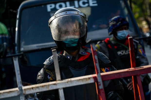 အလုံမြို့နယ်မှာ အသက်သုံးနှစ်အရွယ်ကလေးငယ်ကို စစ်ကောင်စီဖမ်းဆီး အလုံမြို့နယ်မှာ အသက်သုံးနှစ်အရွယ်ကလေးငယ်ကို စစ်ကောင်စီဖမ်းဆီး